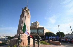 Conmemoran día de la bandera en Irapuato