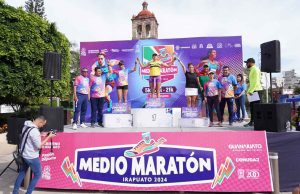 Disfrutan del medio maratón Irapuato 2024 “feria de las fresas”