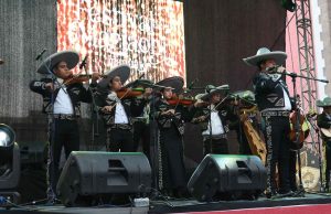 Cierra mayo con festival del mariachi