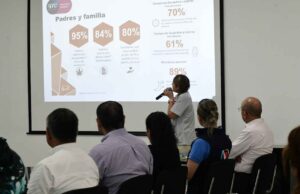 Firman acta de instalación de comités insignia Planet Youth