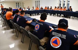 Capacitan a personal de protección civil y bomberos